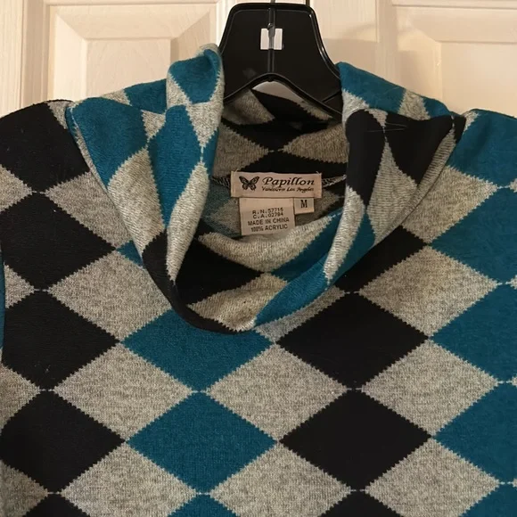 Papillion sweater dress. Slightly fitted mini dress. - Picture 2 of 4